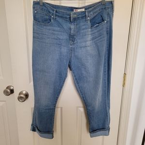 Womens Mid-rise Capri